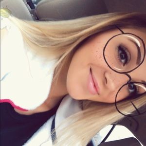 Meet your Posher, Shaya